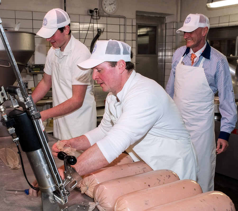 Wurstspezialitäten aus hauseigener Schlachtung